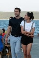 Movie poster: Her Yerde Sen Season 1 Episode 14